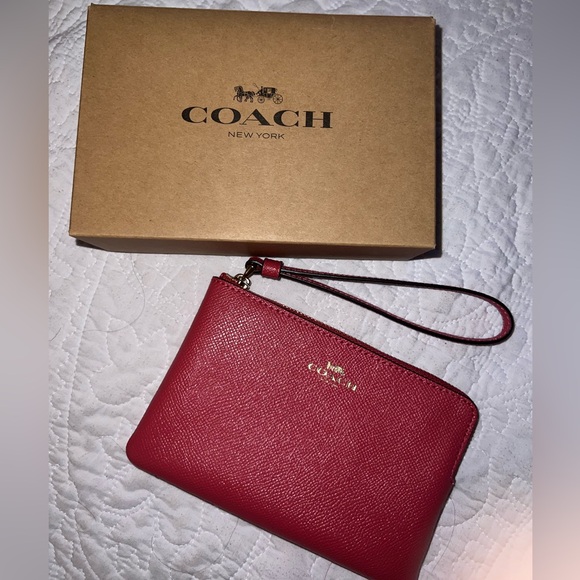 NEVER USED COACH Corner Zip Wristlet - Picture 3 of 5
